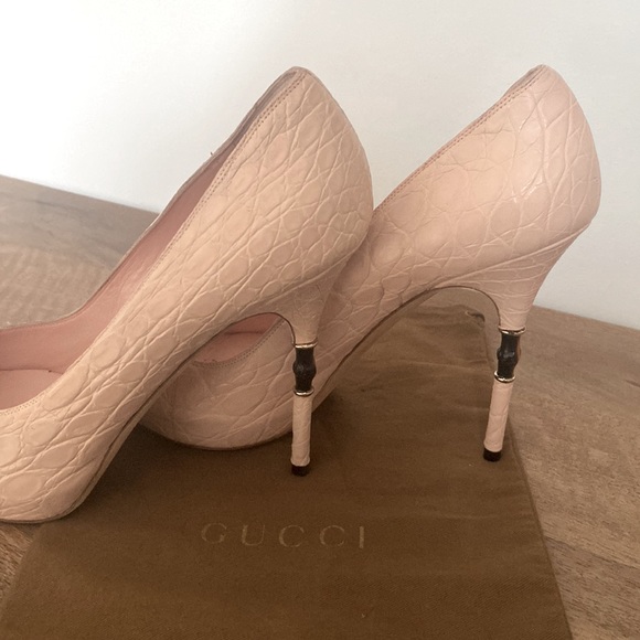 Gucci pink peep toe bamboo platform pumps - size 41. - Picture 3 of 9